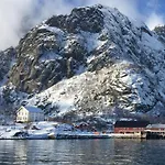 홀리데이파크 Kalle I Lofoten 3*